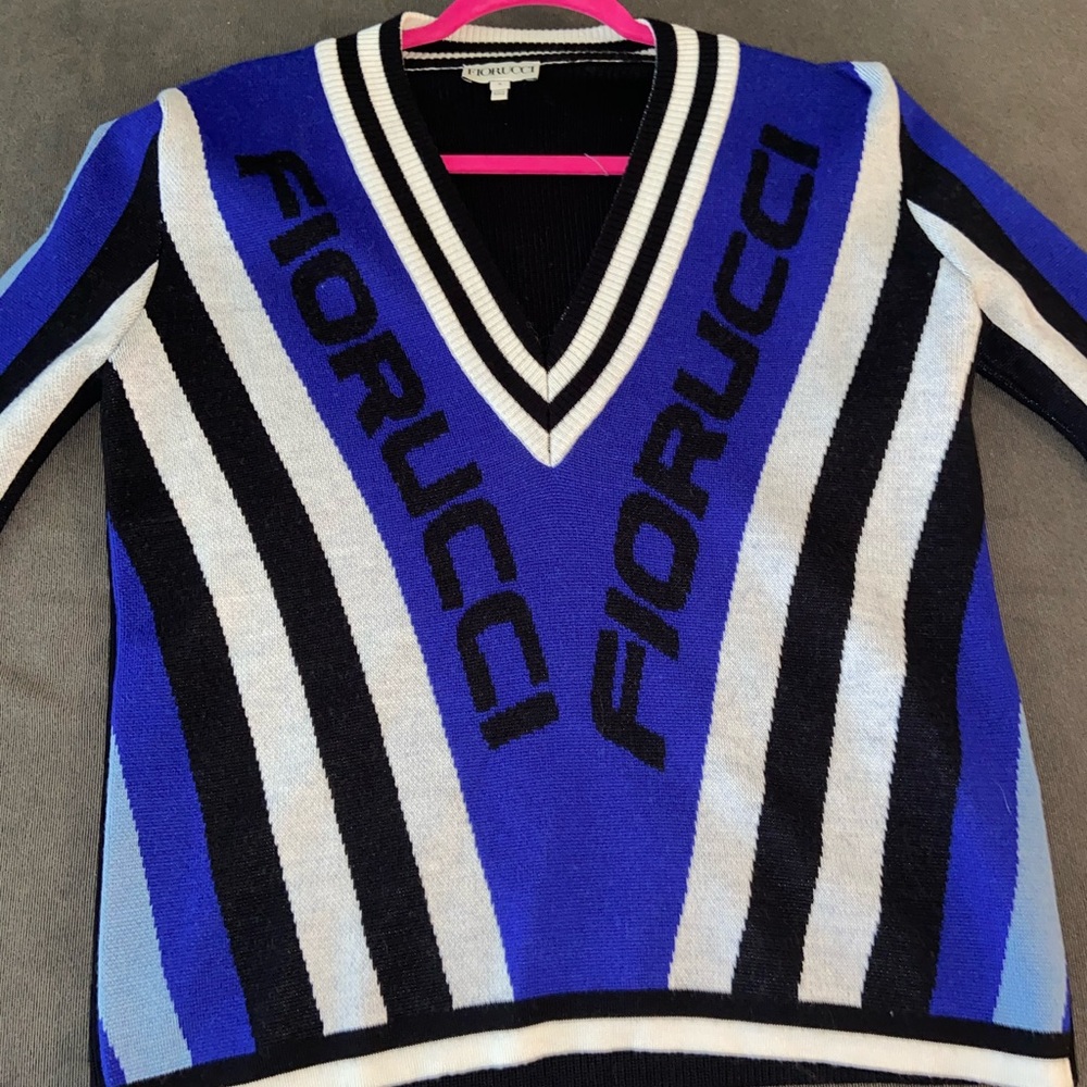 FIORUCCI 💙 v neck sweater - Picture 5 of 8